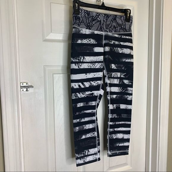 Lululemon Wunder Under Crop II,Shady Palms/Banana Leaf/Gingham Black,White SZ 4 - Picture 3 of 8